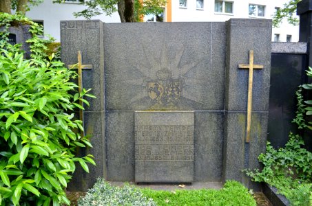 Griesheim, Friedhof, Grab C 159-160 Tempel (1)
