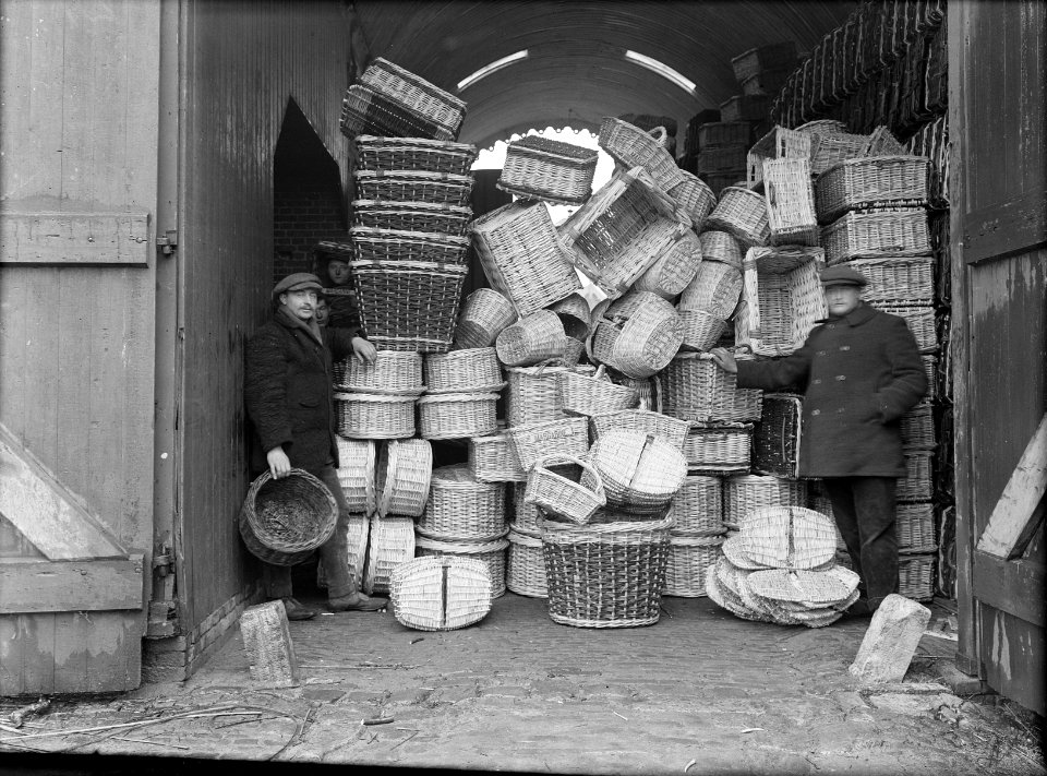 Griendcultuur, mannen, manden, korven, Bestanddeelnr 165-0534