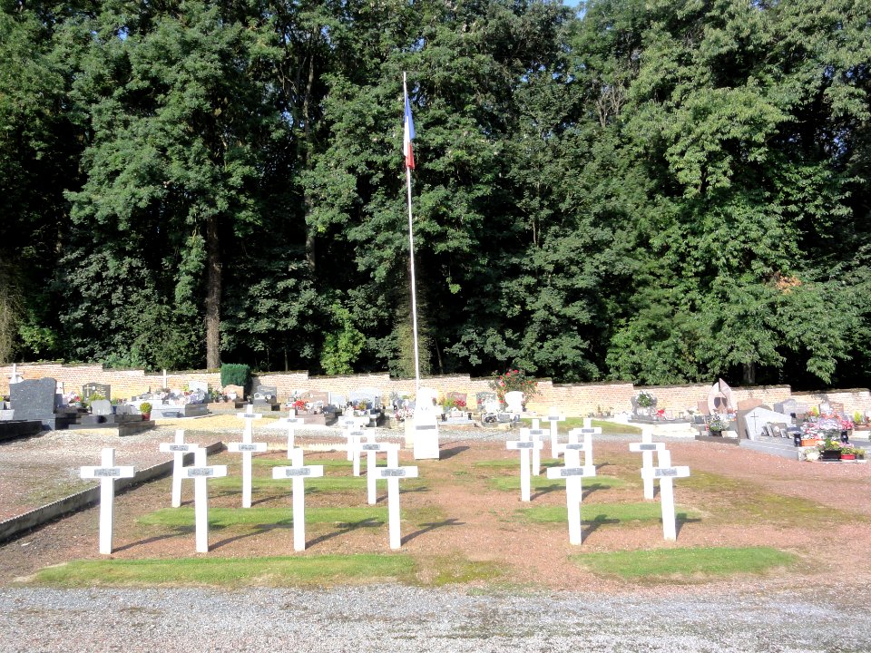 Gricourt (Aisne) cimetière, carré militaire