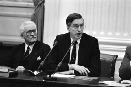 Griffier Koops (links) en Dick Dolman (rechts), Bestanddeelnr 933-5253