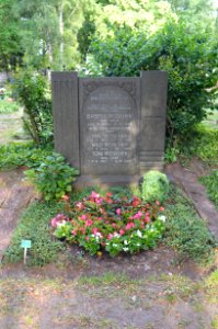 Griesheim, Friedhof, Grab E 180-181 Roscher