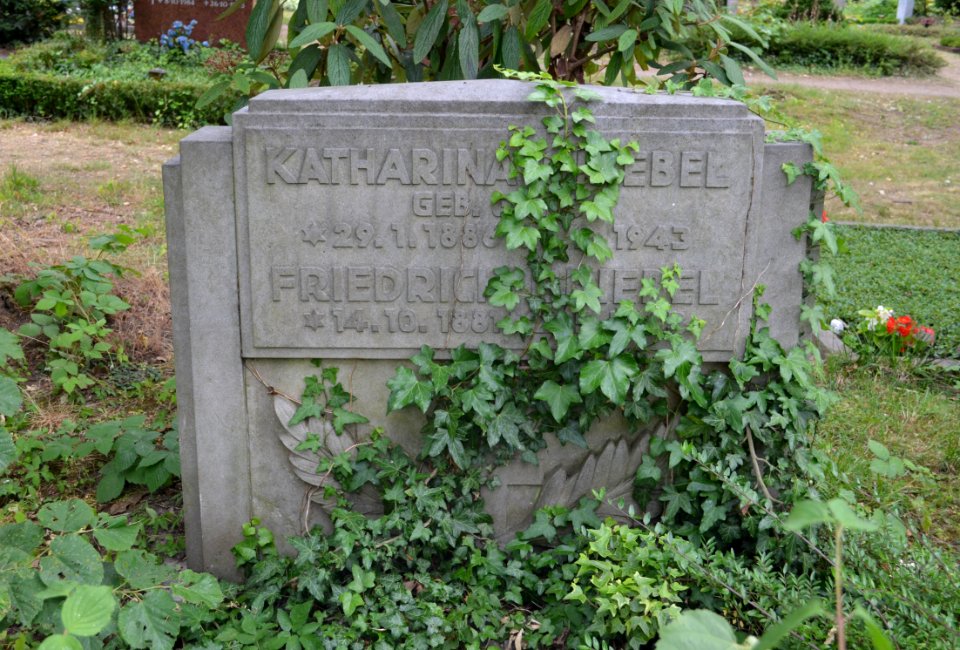 Griesheim, Friedhof, Grab C 290 Griebel