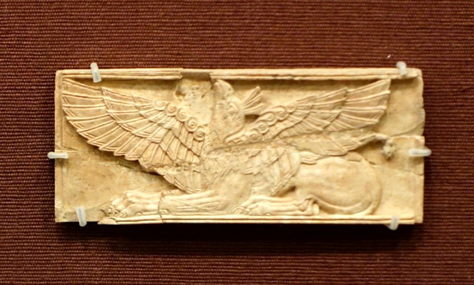 Griffin plaque, Megiddo, Stratum VIIA, Late Bronze IIB, 1300-1200 BC, ivory - Oriental Institute Museum, University of Chicago - DSC07715