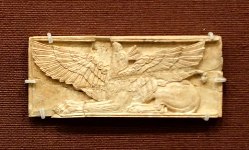 Griffin plaque, Megiddo, Stratum VIIA, Late Bronze IIB, 1300-1200 BC, ivory - Oriental Institute Museum, University of Chicago - DSC07715