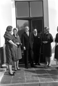 Griekse Minister-President met zijn minister en zijn vrouw op Paleis Soestdijk o, Bestanddeelnr 914-8796