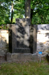 Griesheim, Friedhof, Grab F 71-72 Hahn