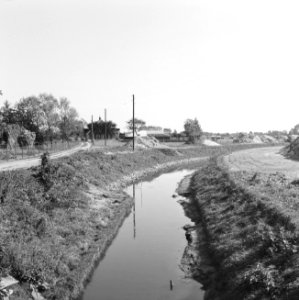 Graven en verbeteren van kanalen, aanleggen bruggen, water, barneveldse beek, lu, Bestanddeelnr 160-0742