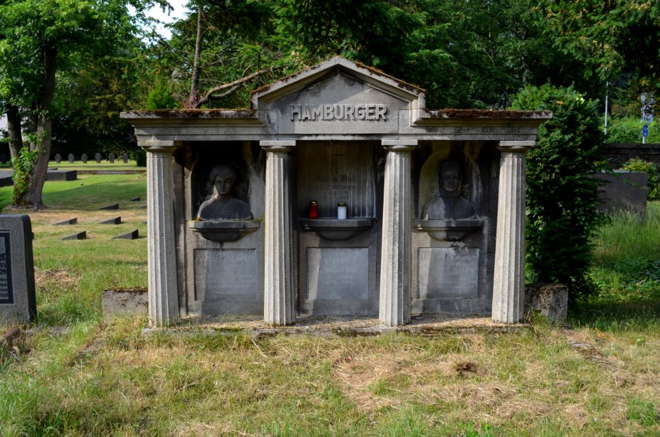 Griesheim, Friedhof, Grab D 323-325 Hamburger-Moll