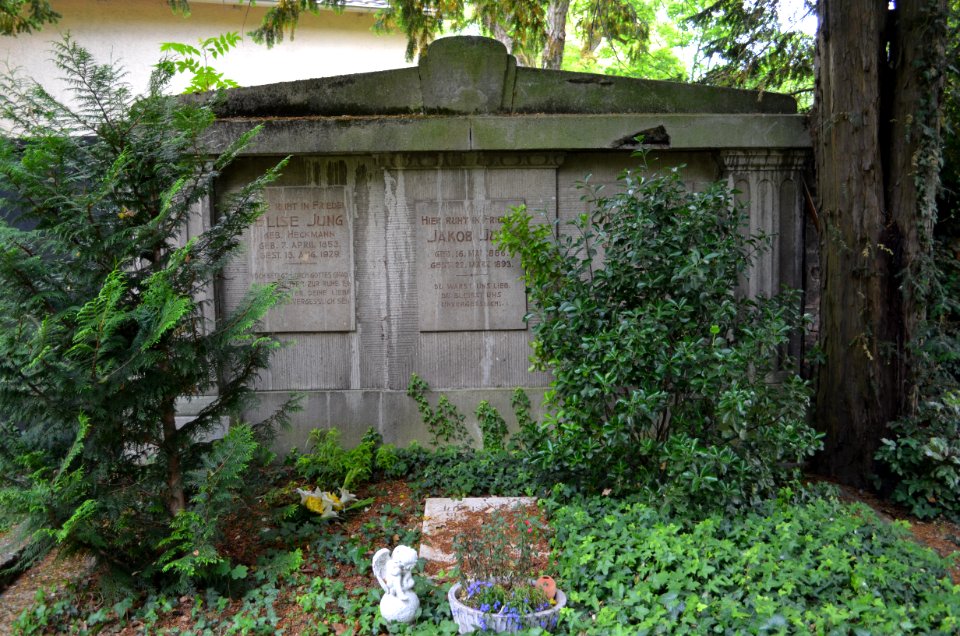 Griesheim, Friedhof, Grab C 197-199 Jung