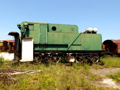 Green snow plow locomotive pic3