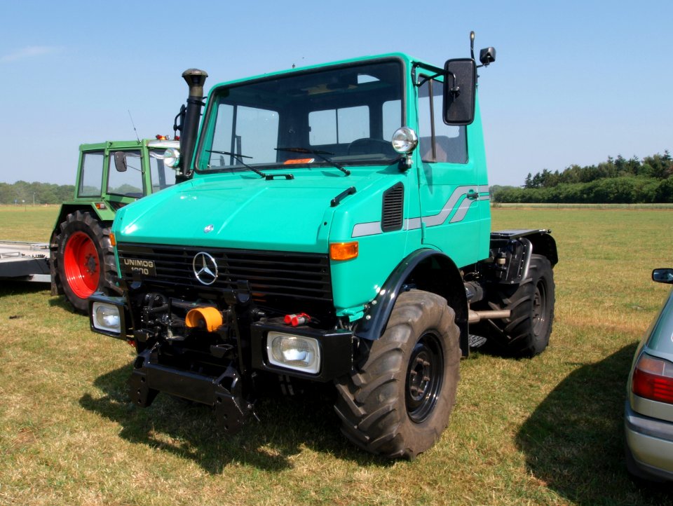 Green Unimog 1000