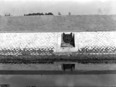 Graven en verbeteren van kanalen, aanleggen bruggen, inlaten, oelerbeek-delden, Bestanddeelnr 160-0581