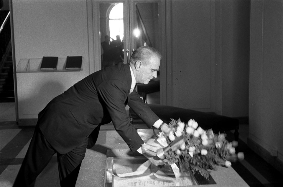 Griekse Minister-President bezoeken gebracht aan voorzitt Eerste en Tweede Kamer, Bestanddeelnr 914-8832