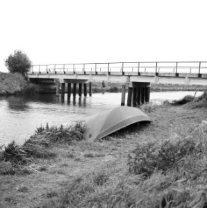 Graven en verbeteren van kanalen, aanleggen bruggen, bruggen, waterschappen, oos, Bestanddeelnr 160-0822