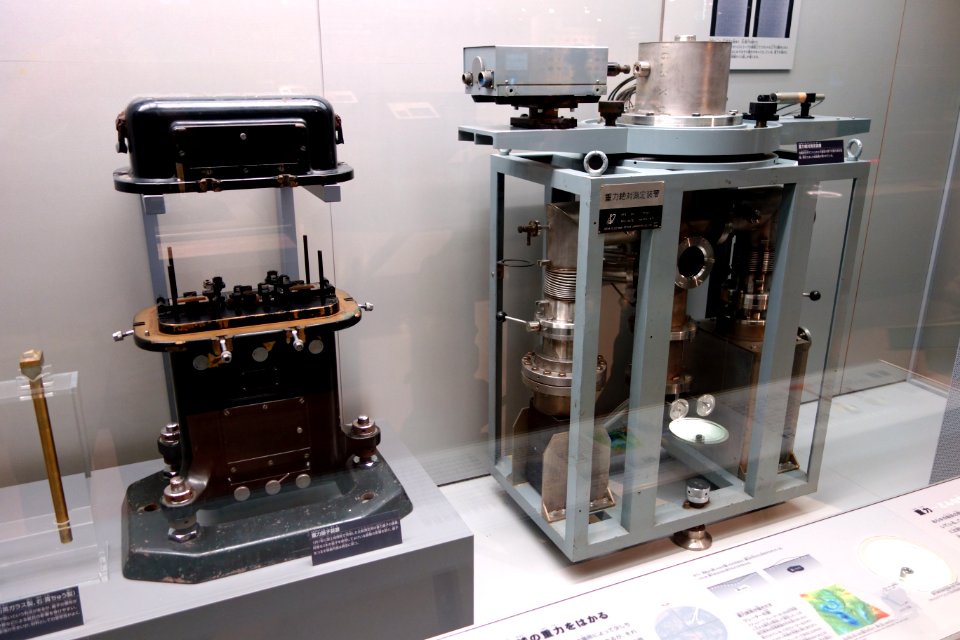 Gravity measurement devices, pendulum (left) and absolute (right) - National Museum of Nature and Science, Tokyo - DSC07808