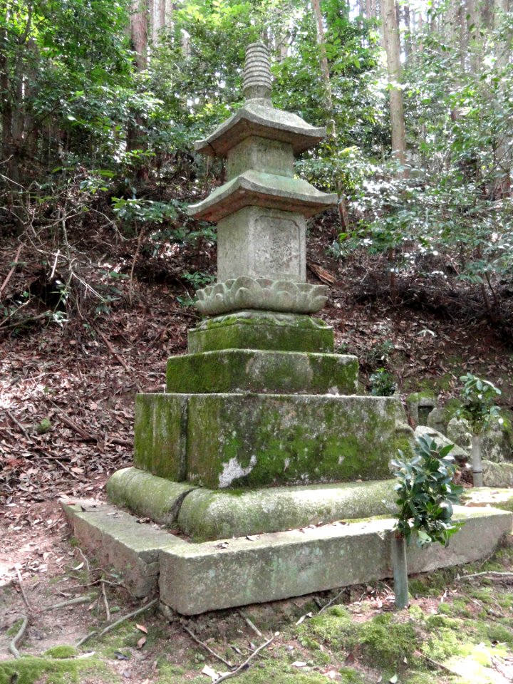 Graveyard - Homyoin Temple - Otsu, Shiga - DSC07572