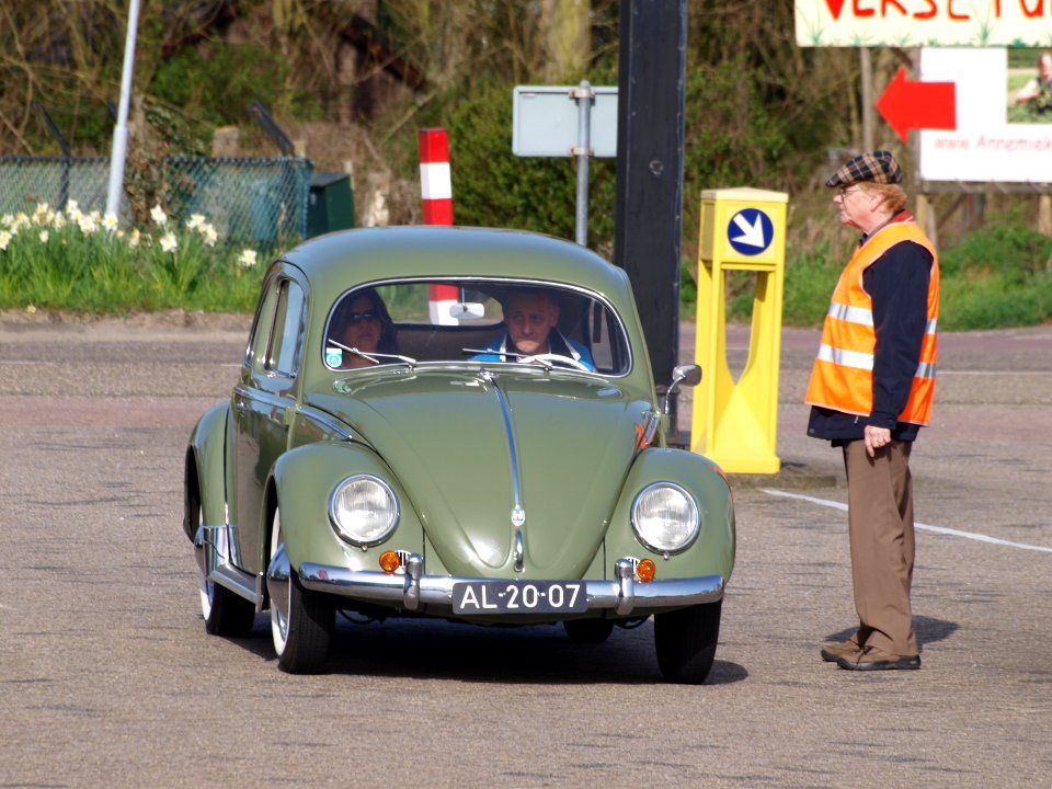 Green Volkswagen Beetle, Dutch registration AL-20-07 pic-001