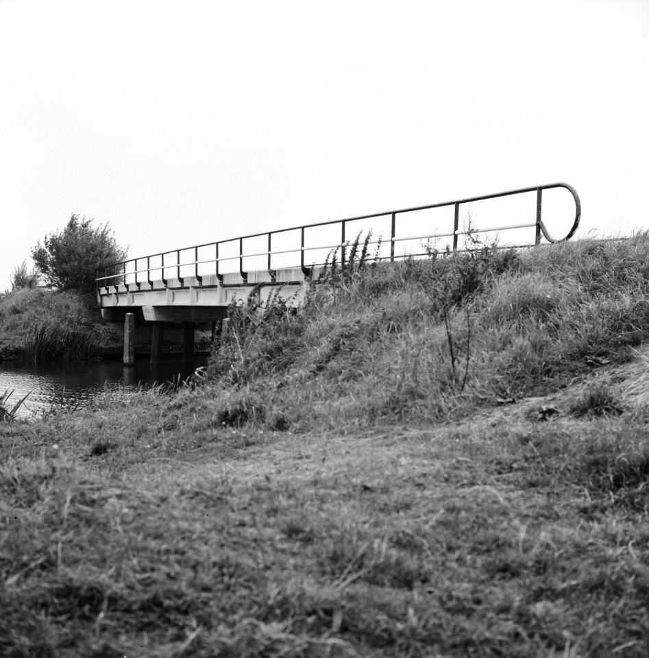 Graven en verbeteren van kanalen, aanleggen bruggen, bruggen, waterschappen, oos, Bestanddeelnr 160-0820