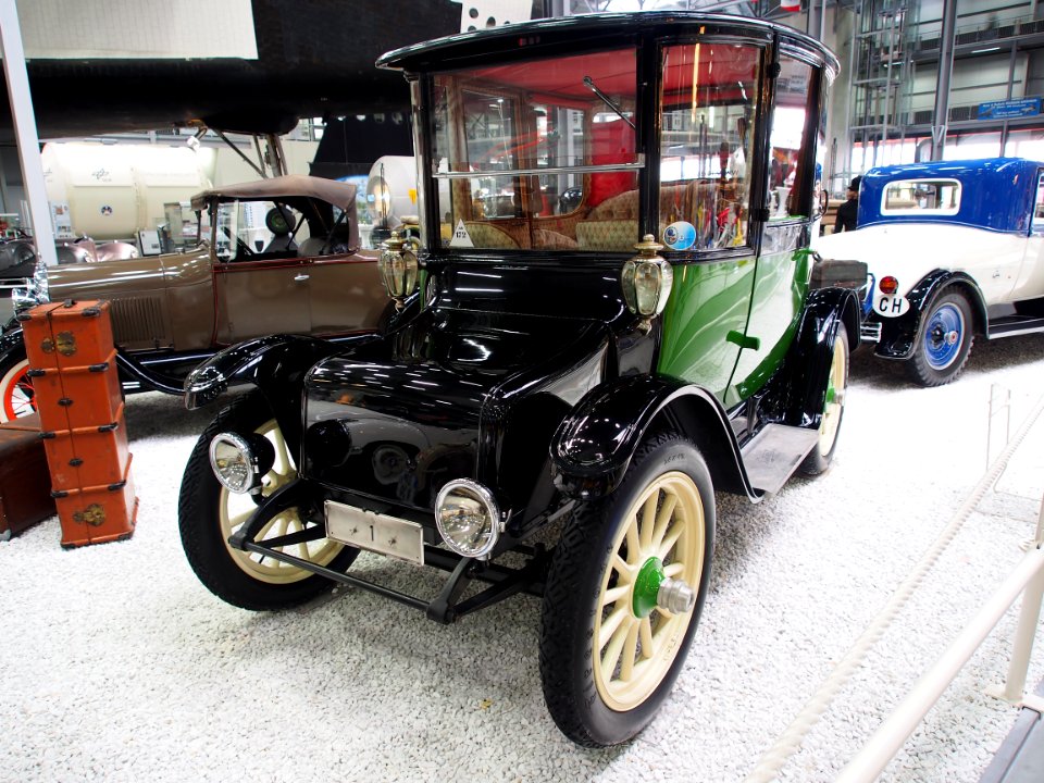 Green Detroit Electric pic2