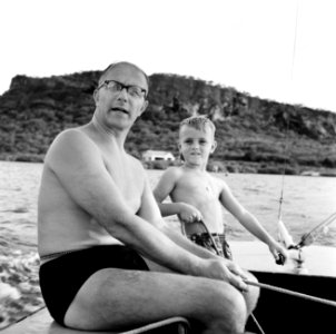 Gouverneur Struycken en zoon Huib op een zeilboot, Bestanddeelnr 252-3182