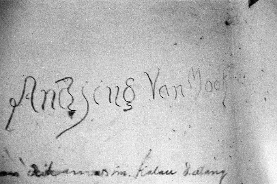 Graffiti Andjing Van Mook, Bestanddeelnr 340-1-4