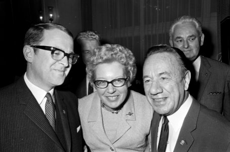 Gouden Harp uitgereikt in Carlton Hotel Harry Bannink, Annie M.G. Schmidt en Jo, Bestanddeelnr 920-7895