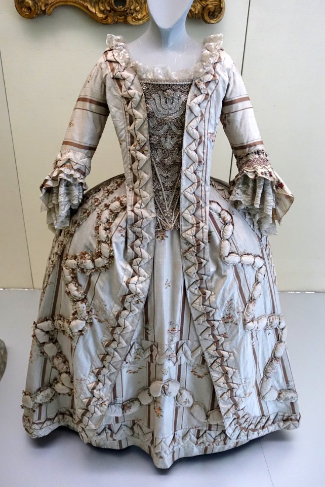 Gown with vertical strips, c. 1780, brocaded silk, beads, lace and left sleeve added - Germanisches Nationalmuseum - Nuremberg, Germany - DSC02707