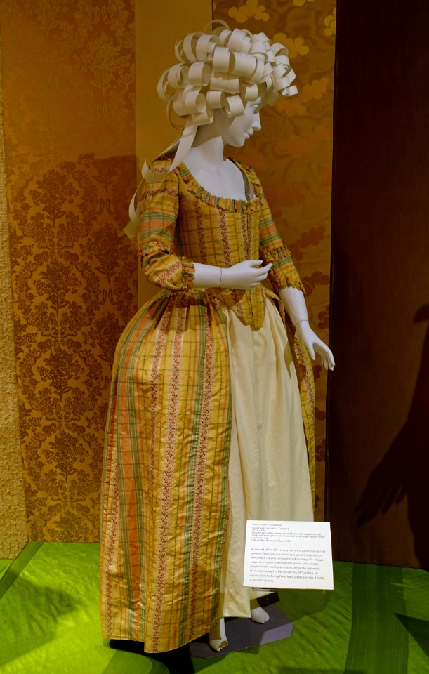 Gown (robe a l'anglaise), Spitalfields, London, England, 1775-1780, silk taffeta, linen bodice lining, F.252 - Flynt Center of Early New England Life - Deerfield, Massachusetts - DSC04864
