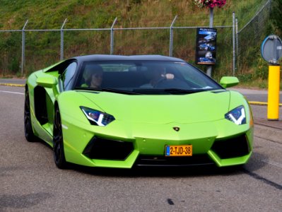 Green LAMBORGHINI AVENTADOR, licence 2-TJD-38, pic1