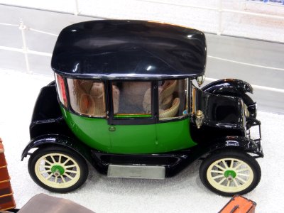 Green Detroit Electric pic1