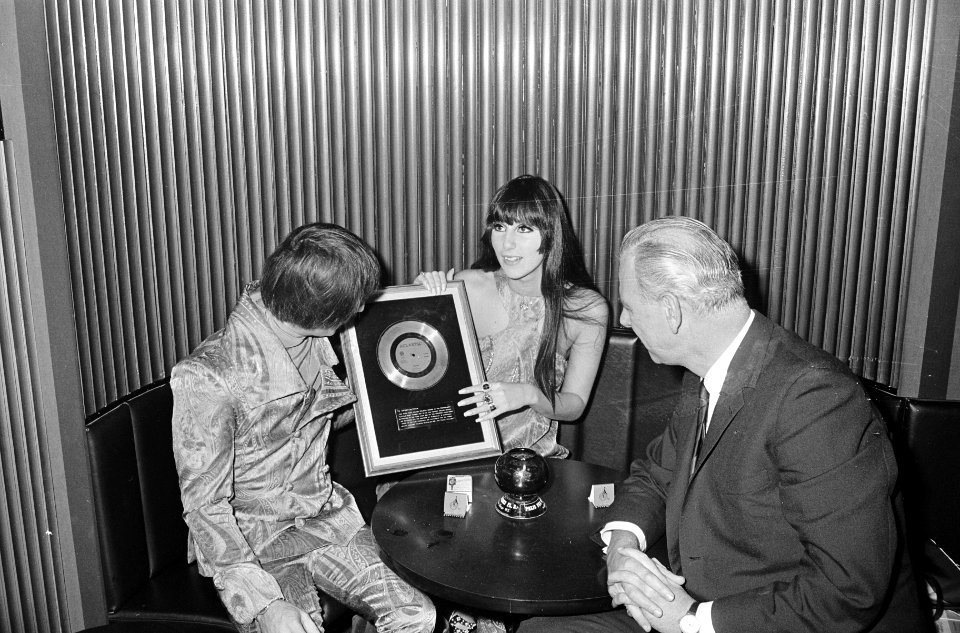 Gouden Plaat voor Sonny en Cher, Bestanddeelnr 920-0442