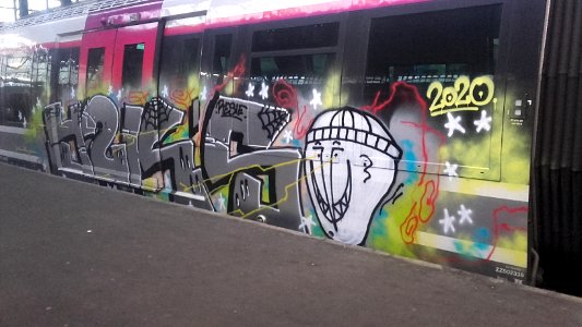 Graffiti sur un wagon de la ligne L du Transilien - 2
