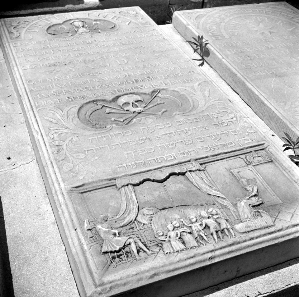 Grafsteen op de Joodse begraafplaats Beth Haïm op Curaçao., Bestanddeelnr 252-3243