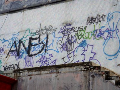 Graffiti in Haikou near Evergreen Park - 03