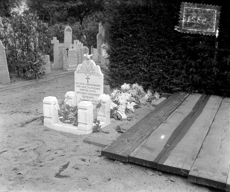 Grafsteen Verburg. Opdracht Volkskunst Amsterdam, Bestanddeelnr 905-3211
