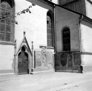 Grafstenen in muren van de St Johanneskerk, Bestanddeelnr 254-4521