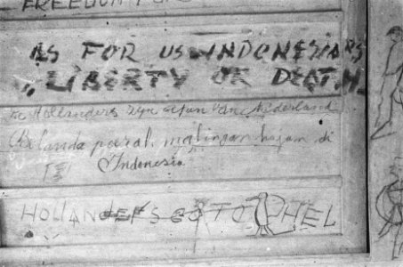 Grafitti Freedom. Is for us Indenesians Liberty or Death. De Hollanders zijn…, Bestanddeelnr 495-4-6