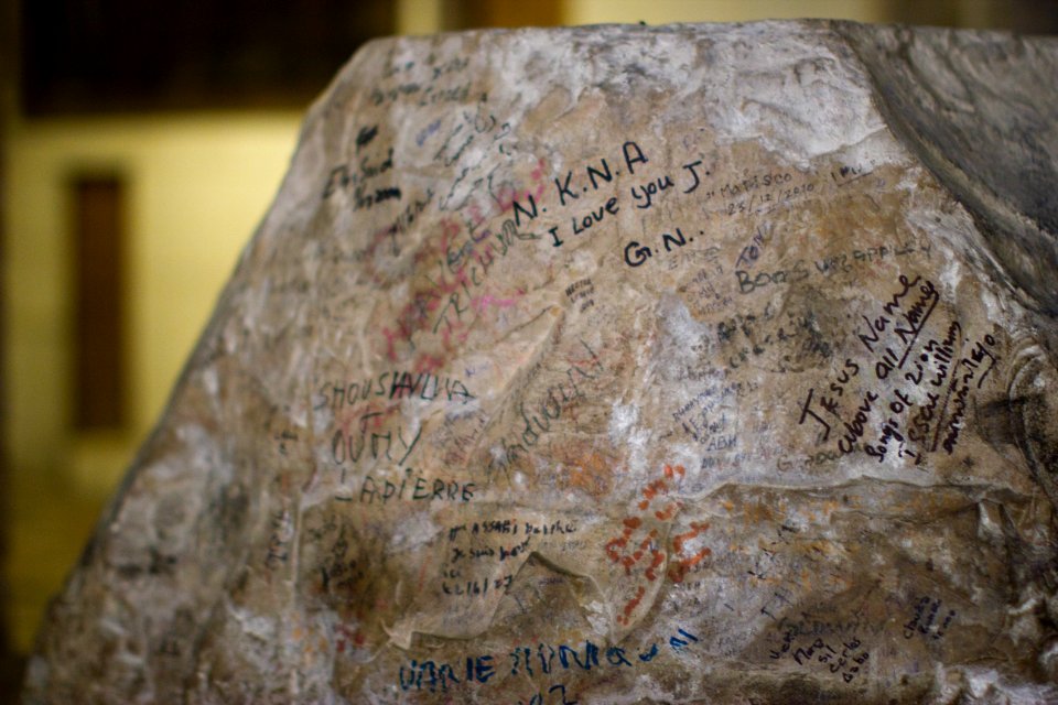 Graffiti on a stone in Church of the holy supulchure Jerusalem Victor 2011 -1-20