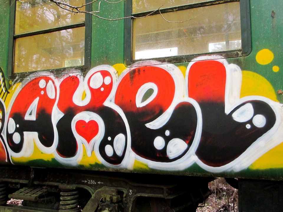 Graffiti sur les wagons de l'ecomusée de Marquèzes 02