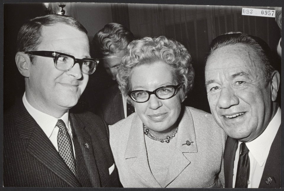 Gouden Harp uitgereikt in Carlton Hotel Harry Bannink, Annie M.G. Schmidt en Jo, Bestanddeelnr 093-0957