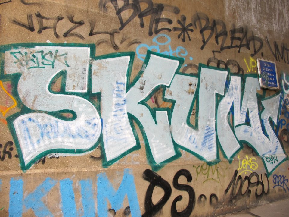 Graffiti à Courbevoie - 3063 02
