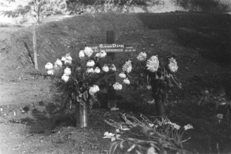 Graf van soldaat G. van Dijk (geb. 8-11-1925) gesneuveld bij Tjimahi op 27-8-194, Bestanddeelnr 60-2-3