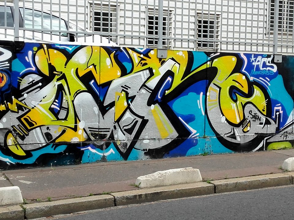 Graffitis à Courbevoie 03