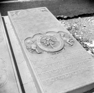 Grafsteen op de Joodse begraafplaats Beth Haïm op Curaçao., Bestanddeelnr 252-3244