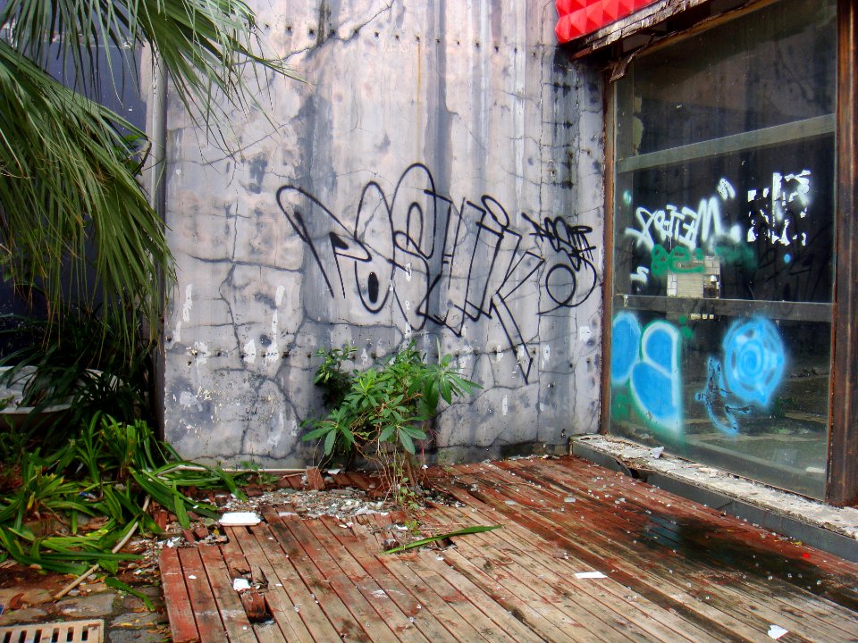 Graffiti in Haikou near Evergreen Park - 04