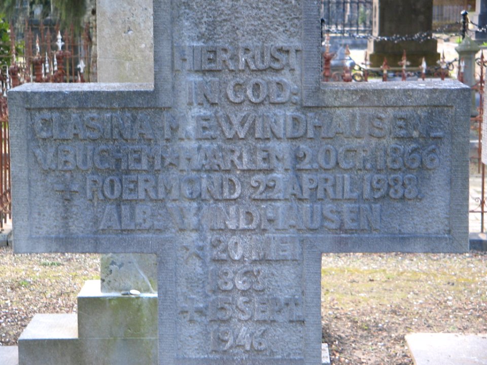 Grafmonument Clasina Windhausen-van Buchem en Albin Windhausen, Roermond 002