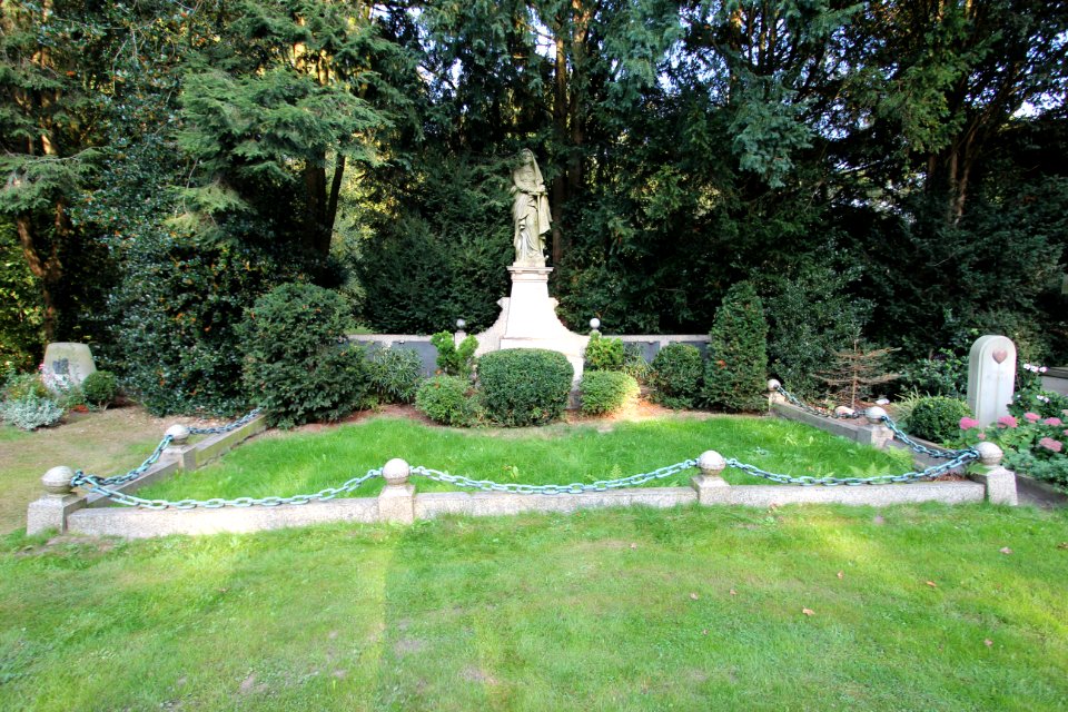 Grabmal Upmann in Bremen, Riensberger Friedhof