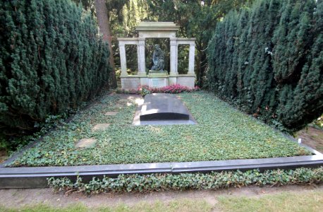 Grabmal Kulenkampff-Scholl in Bremen, Riensberger Friedhof