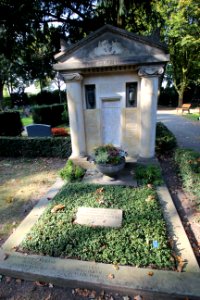Grabmal Kroning in Bremen, Riensberger Friedhof