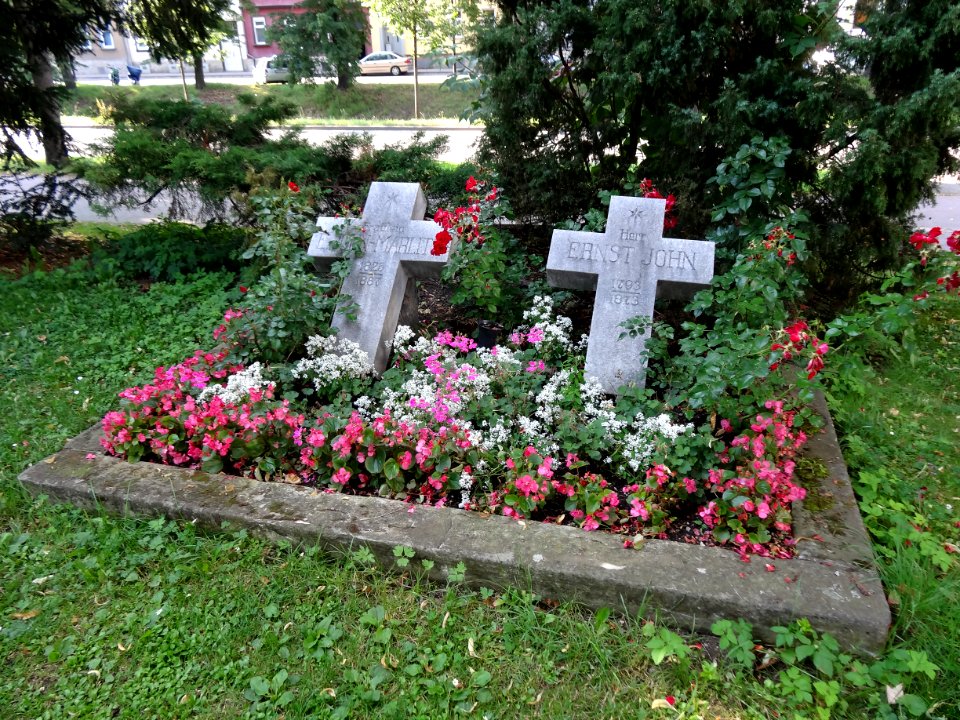 Grabmal von E. Marlitt auf dem Alten Friedhof in Arnstadt